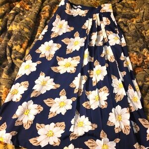 Wrap skirt with pockets